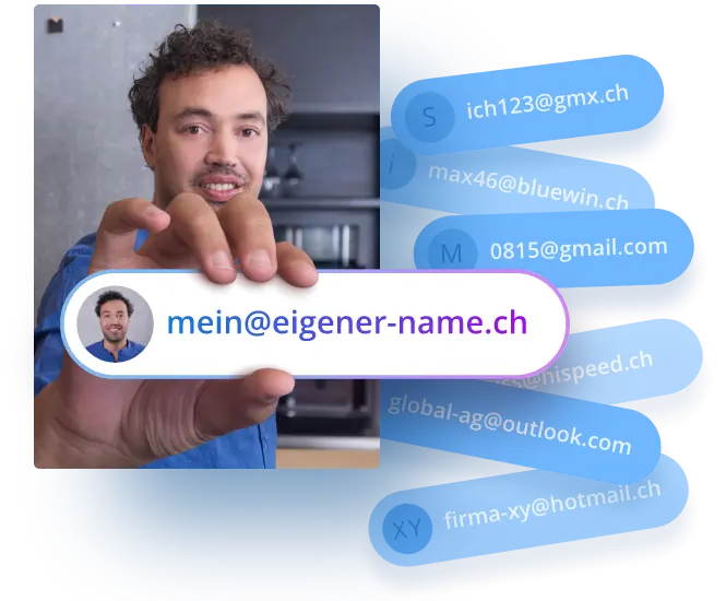 Junger Mann hält ein Schild mit seiner eigenen E-Mail-Adresse in der Hand